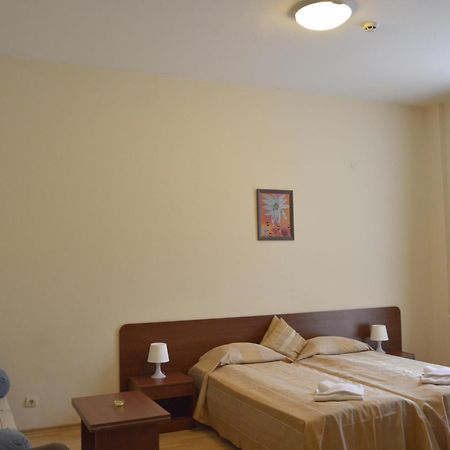 بوروفتس Persey Flora Apartments المظهر الخارجي الصورة