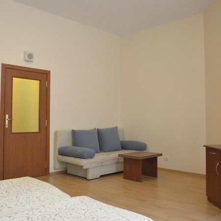 بوروفتس Persey Flora Apartments المظهر الخارجي الصورة