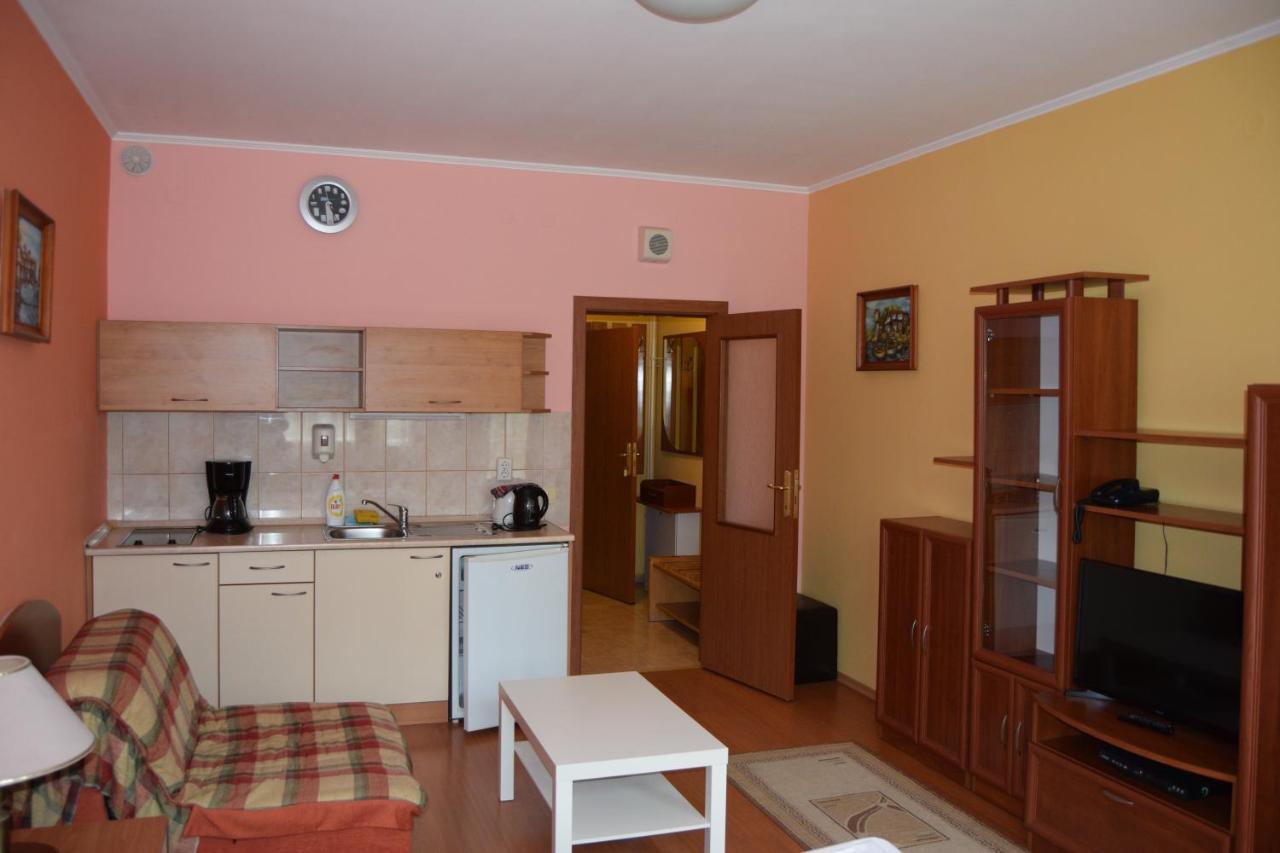 بوروفتس Persey Flora Apartments المظهر الخارجي الصورة