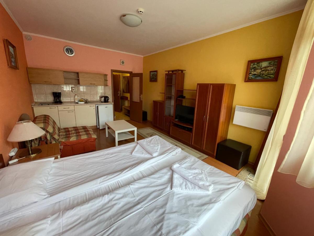 بوروفتس Persey Flora Apartments المظهر الخارجي الصورة