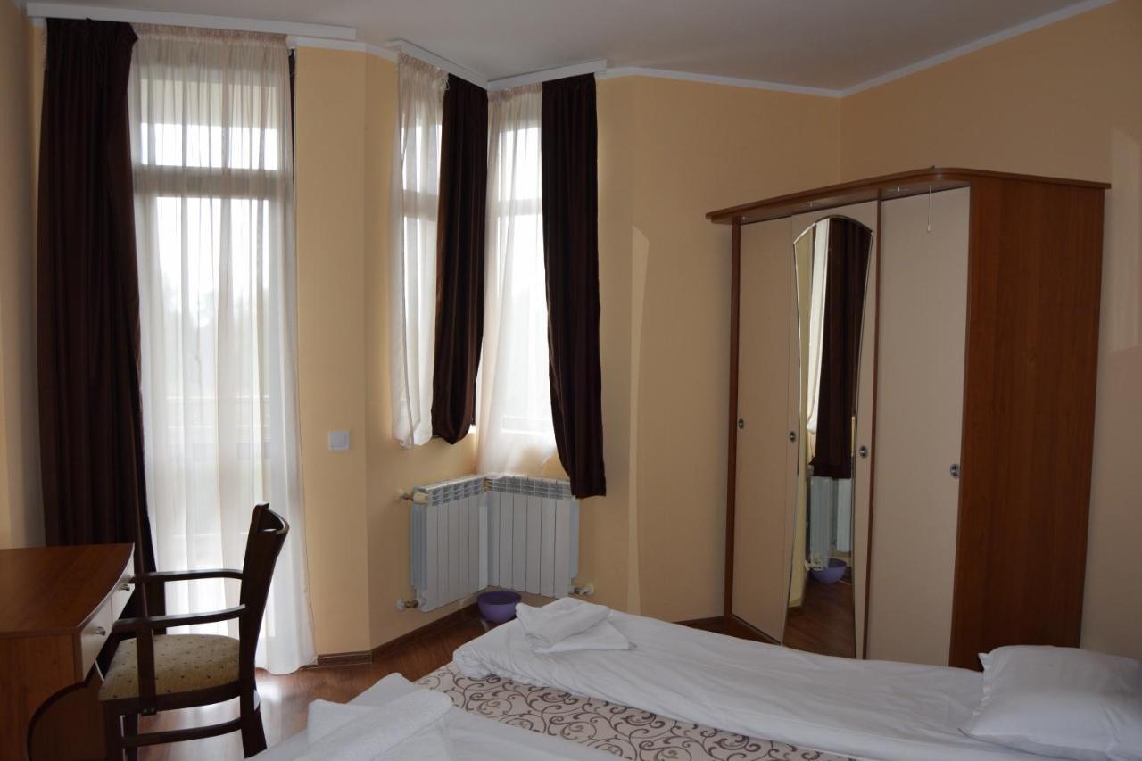 بوروفتس Persey Flora Apartments المظهر الخارجي الصورة