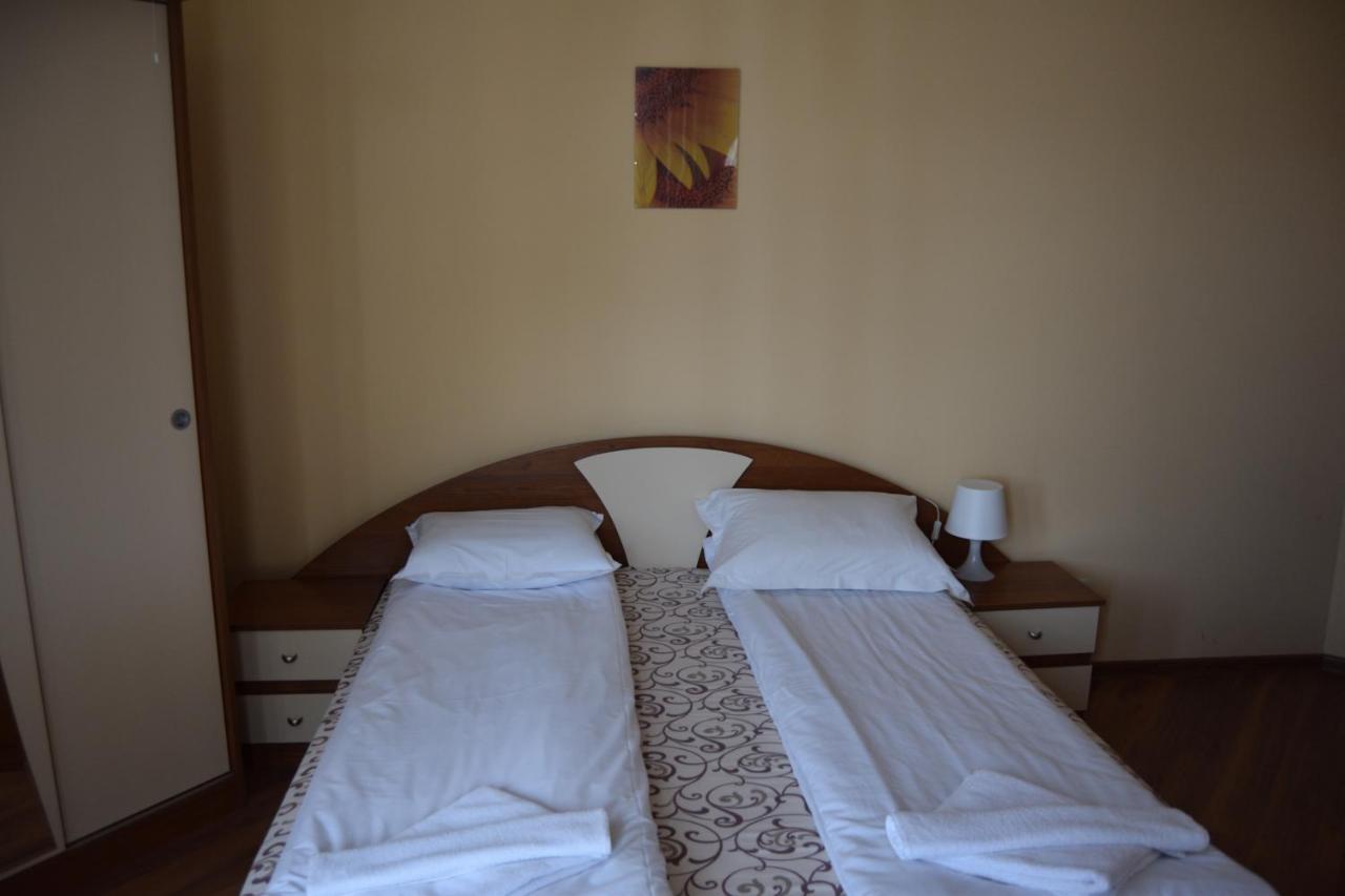 بوروفتس Persey Flora Apartments المظهر الخارجي الصورة