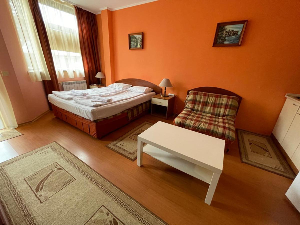 بوروفتس Persey Flora Apartments المظهر الخارجي الصورة