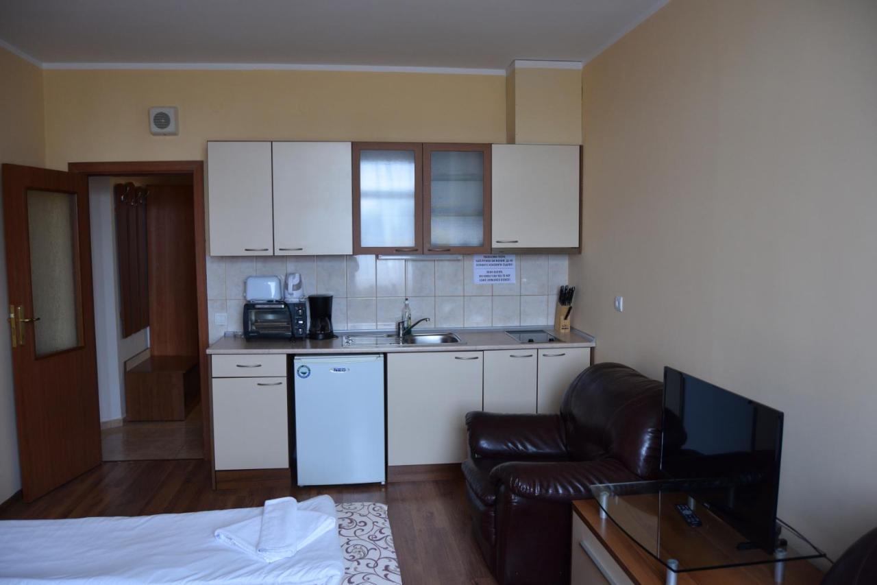 بوروفتس Persey Flora Apartments المظهر الخارجي الصورة