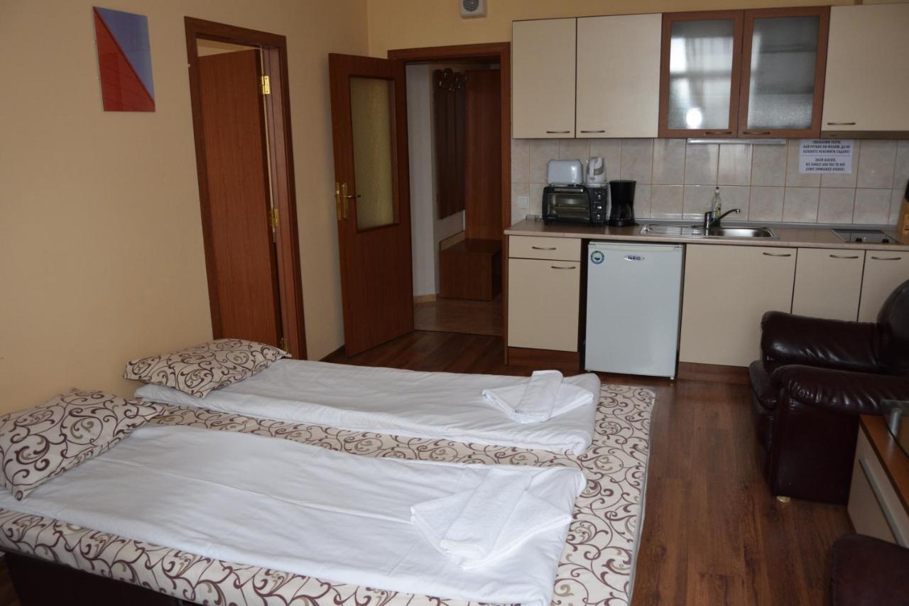بوروفتس Persey Flora Apartments المظهر الخارجي الصورة