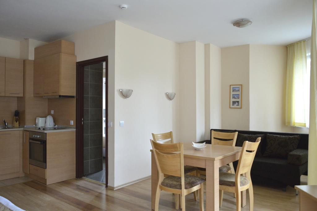 بوروفتس Persey Flora Apartments المظهر الخارجي الصورة