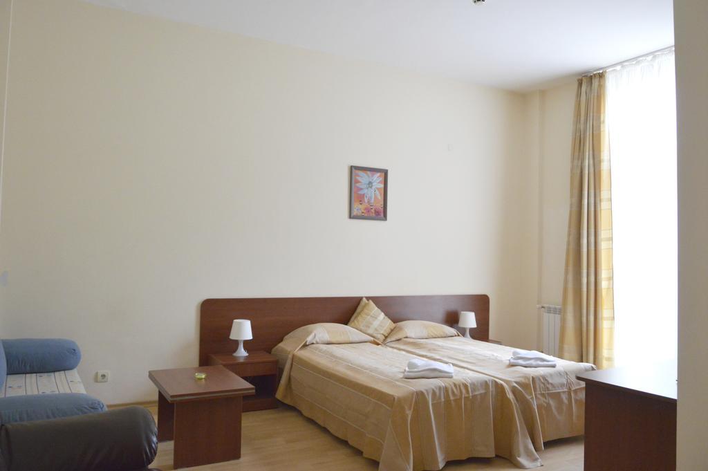 بوروفتس Persey Flora Apartments المظهر الخارجي الصورة
