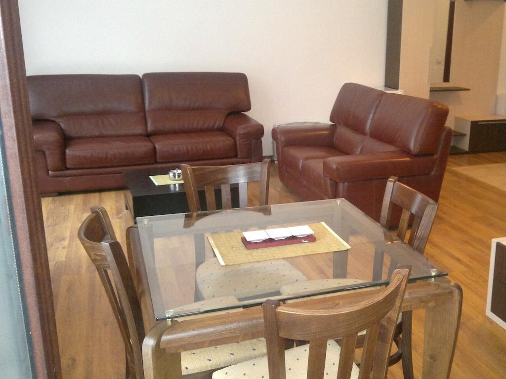 بوروفتس Persey Flora Apartments المظهر الخارجي الصورة