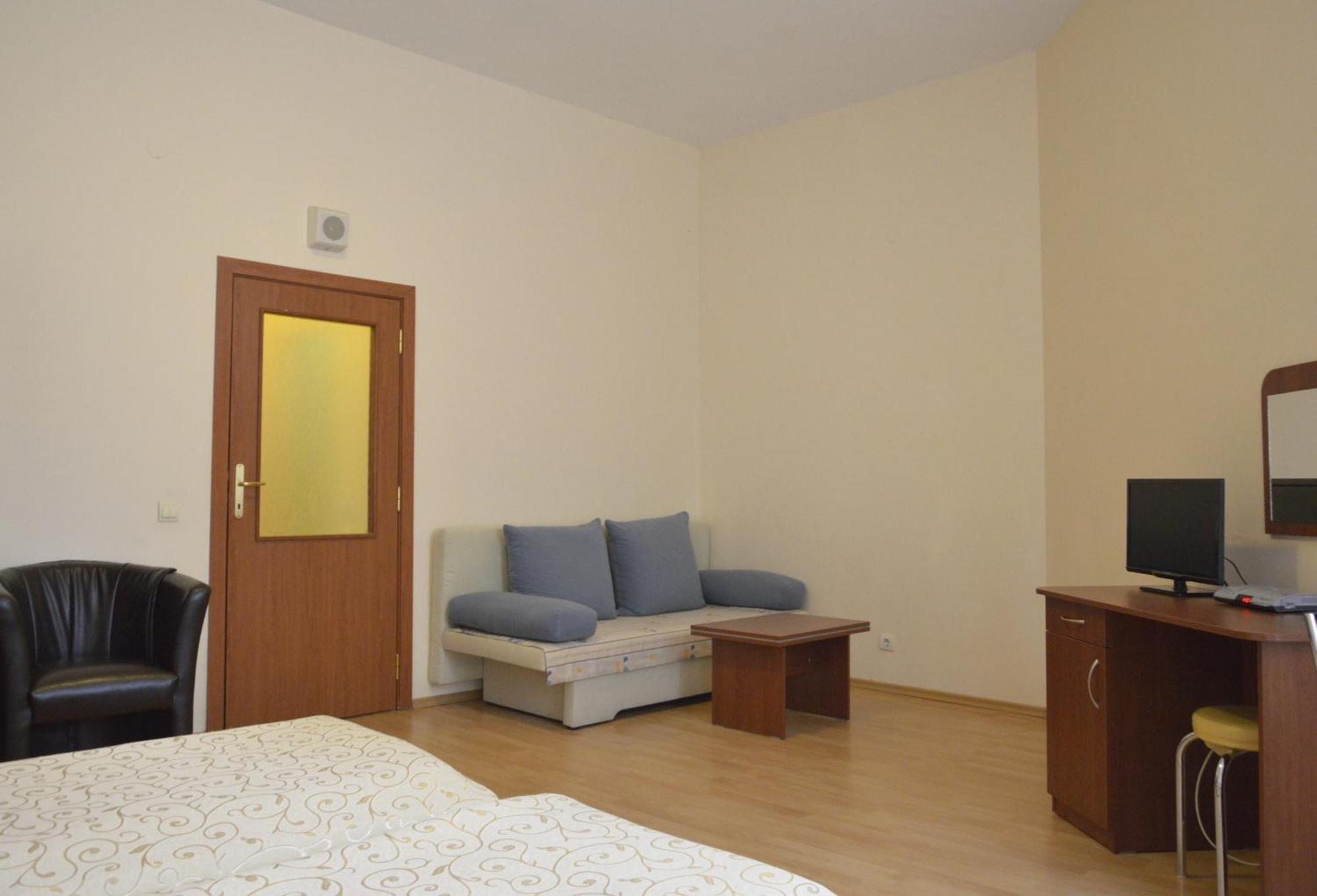 بوروفتس Persey Flora Apartments المظهر الخارجي الصورة