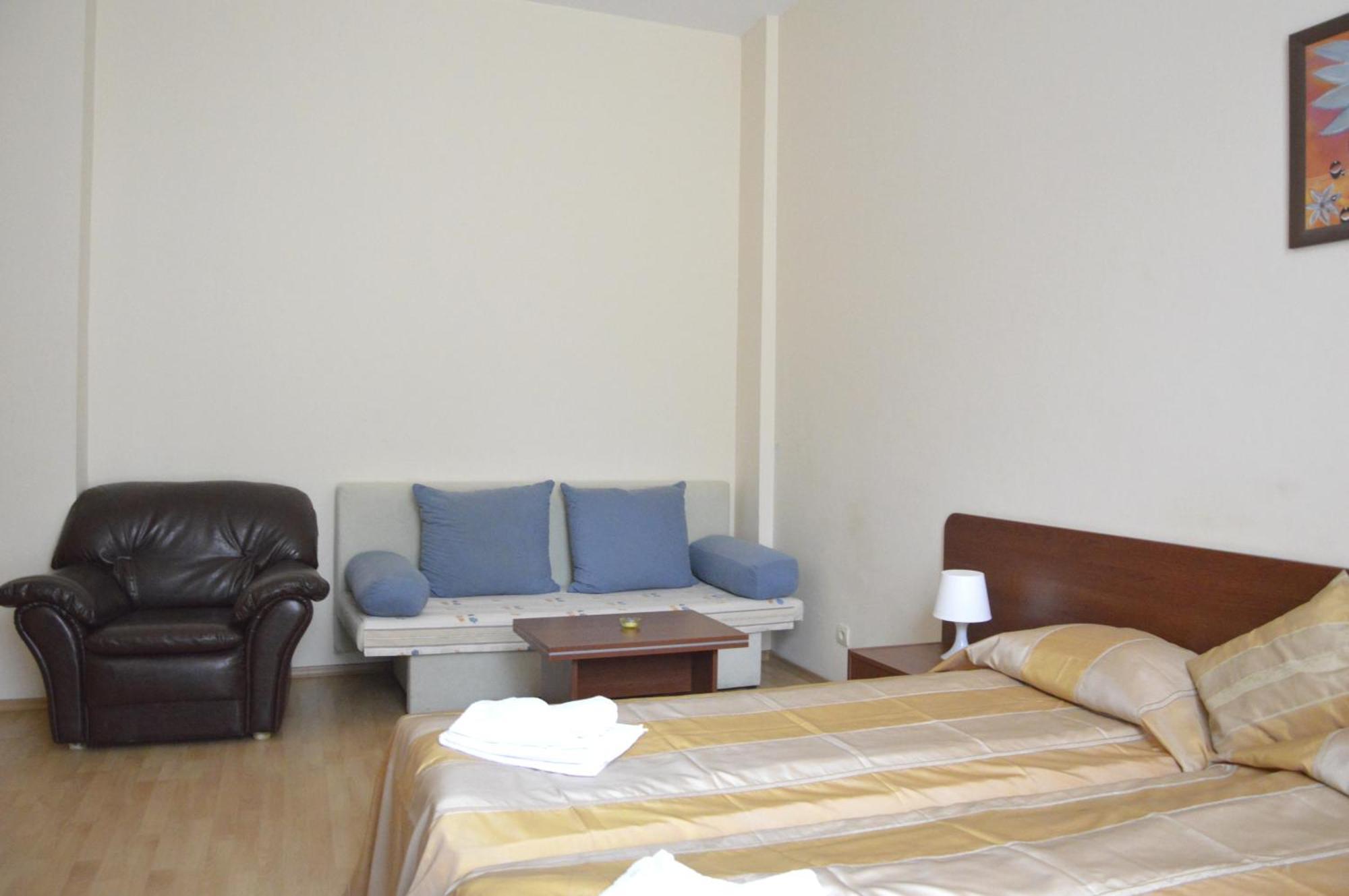 بوروفتس Persey Flora Apartments المظهر الخارجي الصورة
