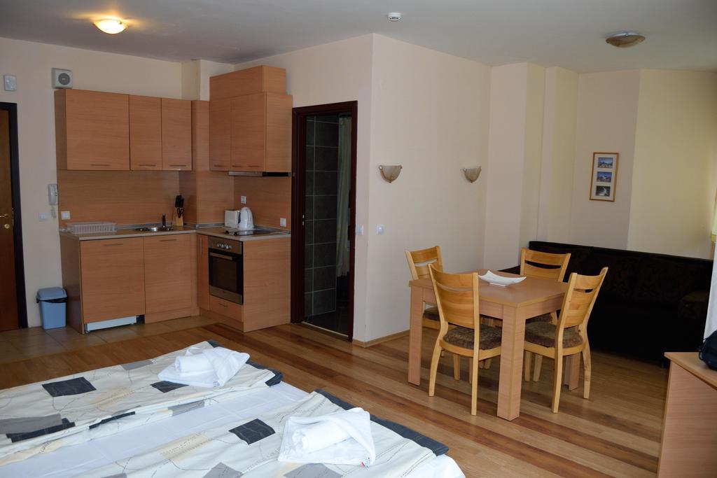 بوروفتس Persey Flora Apartments المظهر الخارجي الصورة
